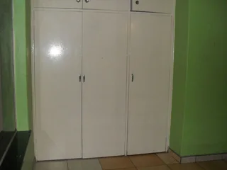 A big room with own bathroom to let at Windsor East, Randburg near Cresta Mall with prepay meters