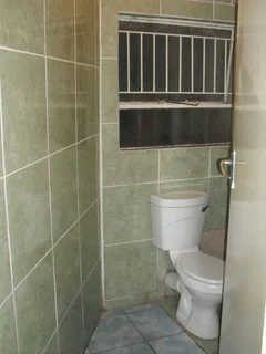 A big room with own bathroom to let at Windsor East, Randburg near Cresta Mall with prepay meters
