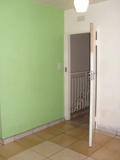 A big room with own bathroom to let at Windsor East, Randburg near Cresta with prepay water/elec