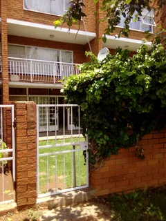 A big ensuite room with own balcony to let at Windsor East, Randburg near Cresta with prepay meters