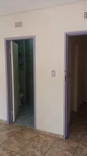 A big ensuite room with balcony to rent at Windsor East, Randburg near Cresta with prepay meters