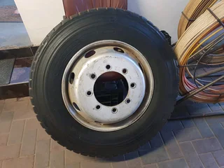 8 Hole R 22.5 Rim With 275/70/r22.5 Yokohama Tyre