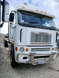 Freightliner isx 500 cummins brickcrane 14ton  for sale