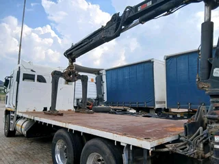 Freightliner isx500 cummins brickcrane 14ton truck for sale