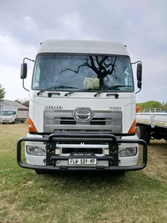 Hino 700 2848 water bowser 18000l in a mint condition for sale