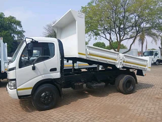 Toyota dyna 3cube tipper in a great condition for sale