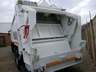 Nissan ud quester waste compactor in a great condition for sale