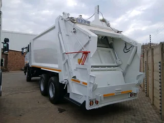 Nissan ud quester waste compactor in a great condition for sale