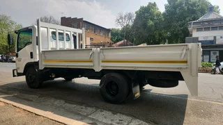 Isuzu npr400 4tn dropside for sale at a giveaway amount