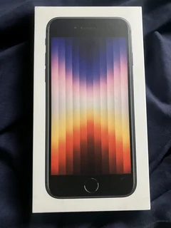 IPhone SE 2022 FREE power bank, cover, and screen protector