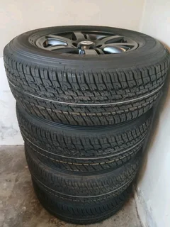 Amarok 17&#34; mags fitted on New Dunlop (255/65/17) x4