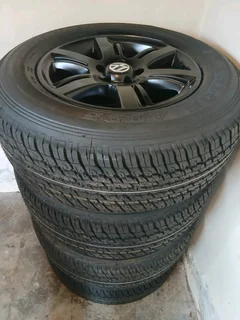 Amarok 17&#34; mags fitted on New Dunlop (255/65/17) x4