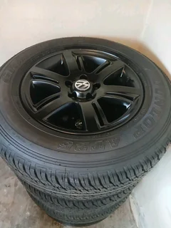 Amarok 17&#34; mags fitted on New Dunlop (255/65/17) x4