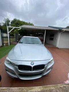 Bmw f30 320 2013 diesel automatic in very great condition its start and go papers and disc upto date