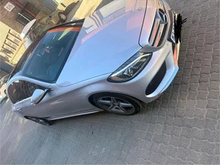 Mercedes Benz W205 C200 2015 sedan for sale clean clean