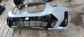 Bmw U11 xenon headlights bumper front bumper and spares available.