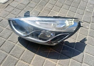 Renault clio 4 left side headlight available