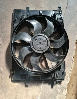 Mercedes benz W205 C-300 radiator fan available for sell