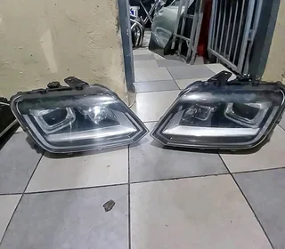 VW Amarok xenon headlights both sides
