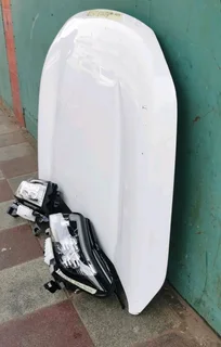 BONNET AND HEADLIGHTS NAVARA NEW SHAPE