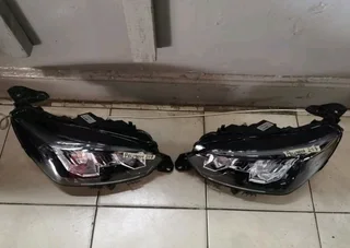 Peugeot 208 Headlight Available