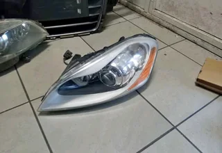 Volvo XC60 leftside headlight for sale