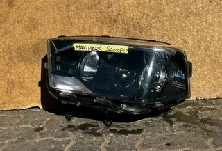 Mahindra scopio xenon leftside headlight available