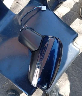 Toyota starlet side mirror left side available.