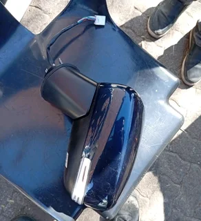 Toyota starlet side mirror left side available.