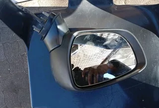 Toyota starlet side mirror left side available.