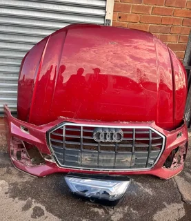 AUDI Q5 BUMPER, HEADLIGHTS AND BONNET AVAILABLE
