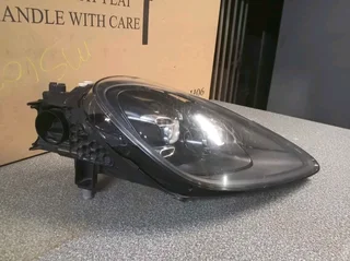 PORSCHE CAYENNE GTS HEADLIGHT RH 2019 TO 2022 MODEL