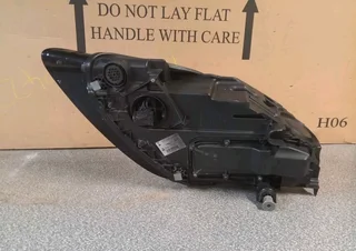 PORSCHE CAYENNE GTS HEADLIGHT RH 2019 TO 2022 MODEL