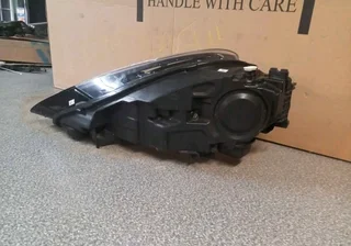 PORSCHE CAYENNE GTS HEADLIGHT RH 2019 TO 2022 MODEL