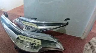 TOYOTA FORTUNER BOTH SIDES HEADLIGHTS AVAILABLE
