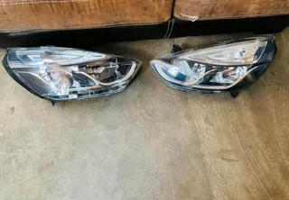 Renault Clio 4 headlights available for sale clean clean