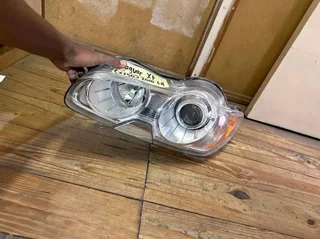 Jaguar Xf 2010 leftside headlight available for sale clean clean