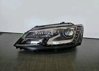 Volkswagen Jetta Mk6 Headlights (2011–2015)