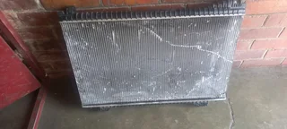 Range rover velar/jaguar XE radiator available for sale clean clean