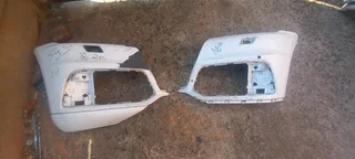 Audi Q5 2019 front bumper available for sale clean clean