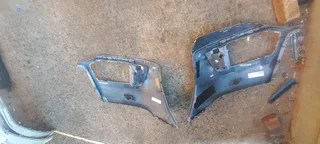 Audi Q5 2019 front bumper available for sale clean clean