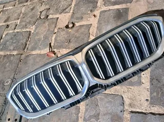 Bmw g20 3 series front grill AVAILABLE FOR SALE
