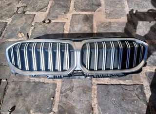 Bmw g20 3 series front grill AVAILABLE FOR SALE