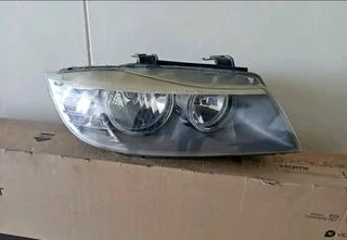 Bmw e90  facelift right normal headlight available