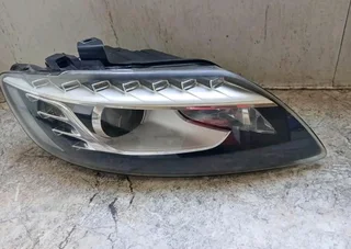 Audi Q7 headlights available for sale clean