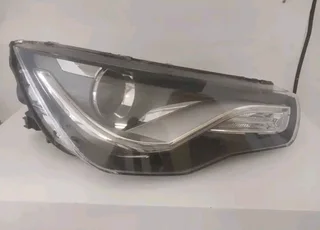 Audi A1 xenon head lights right