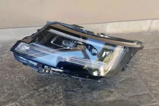 Range Rover Vogue 2023&#43; Left headlight