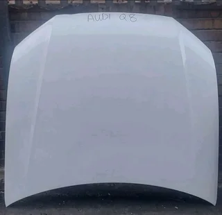 Audi Q8 bonnet and stifner available for sale clean