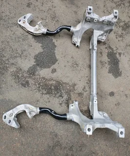 Audi Q7 / Q8 subframe available for sale clean