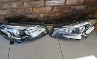 MERCEDES-BENZ USED CLEAN HEADLIGHTS AVAILABLE .